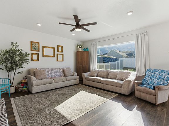 5th image of 1123 S Red Cliff Dr