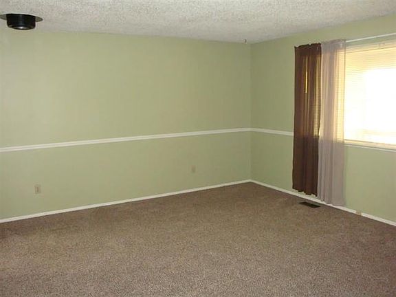 3rd image of 690 Hopkins Ln