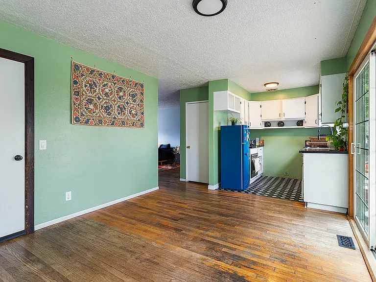 8828 N Hodge Ave — Photo 11