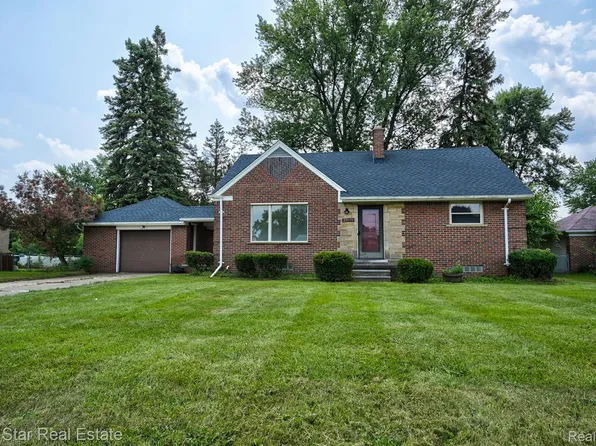 29571 Maplewood St, Garden City, MI 48135