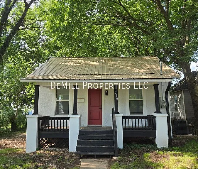 1740 W Olive St — Photo 2