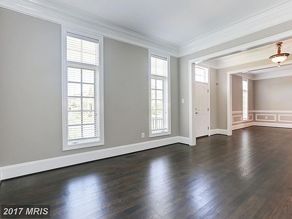 4th image of 6118 Rosemont Cir