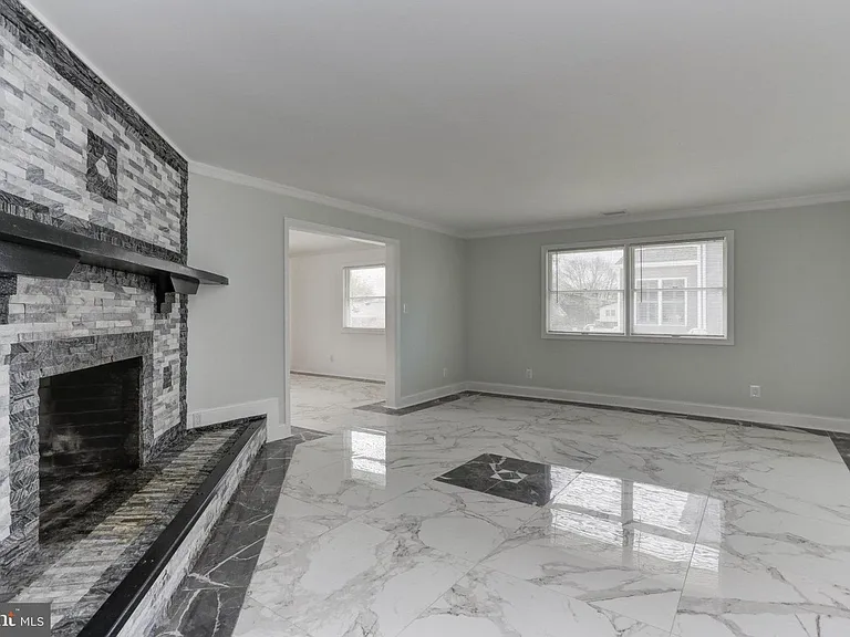 507 Duvall Ln — Photo 4