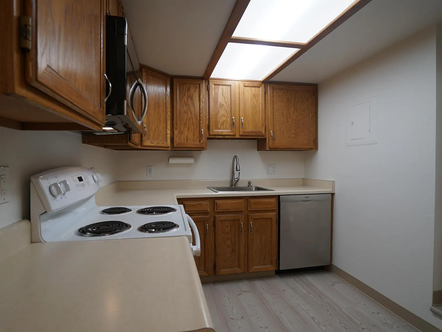 2865 Sundown Ln — Photo 3