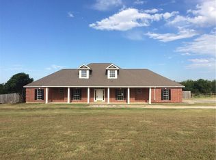 2327 Lovers Ln, Krum, TX 76249