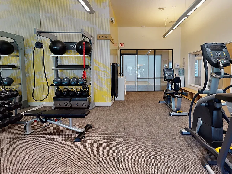 Emerald Place Apartments — Photo 18
