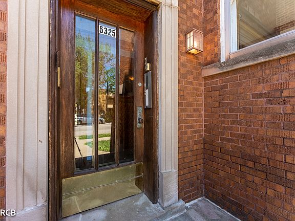 2nd image of 5325 W Montrose Ave #2