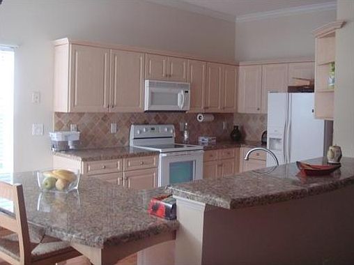 3rd image of 916 Tanglewood Cir