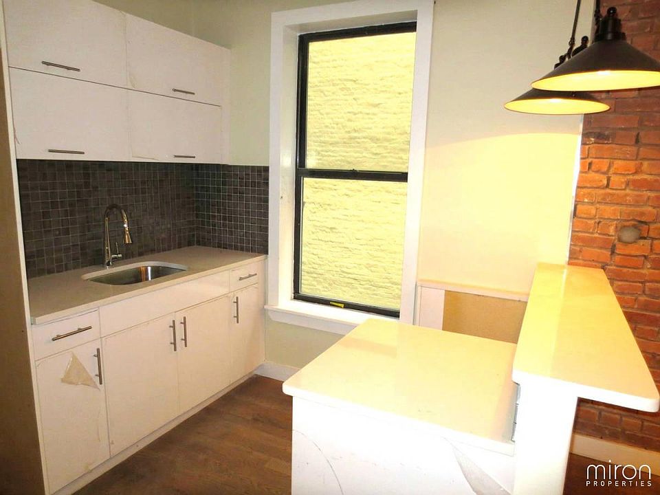 1st image of 553 Howard Ave APT 3