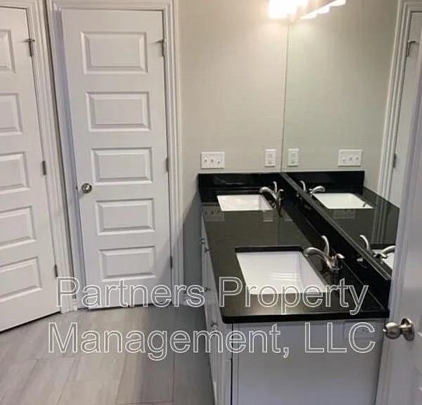 1521 N Dawes St — Photo 6