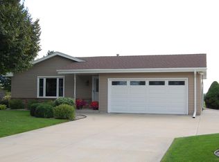 9821 Dunkelow Rd, Franksville, WI 53126