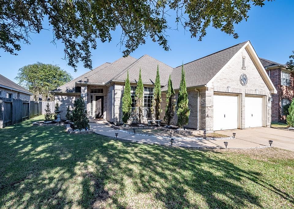 1st image of 2427 Bay Hill Dr