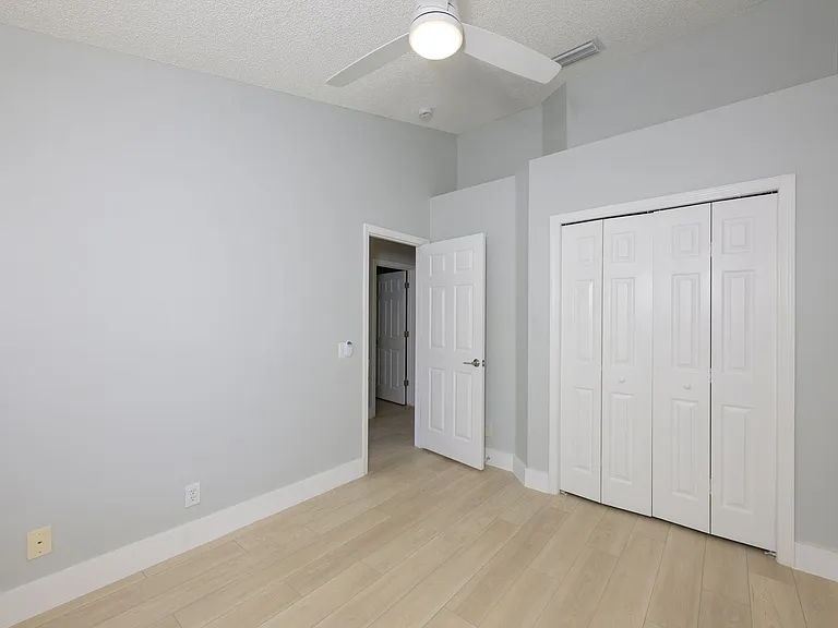 671 Vallance Way NE — Photo 30
