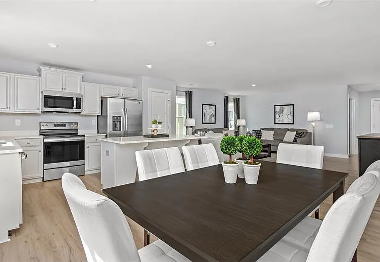 6130 Bellastead Dr — Photo 3