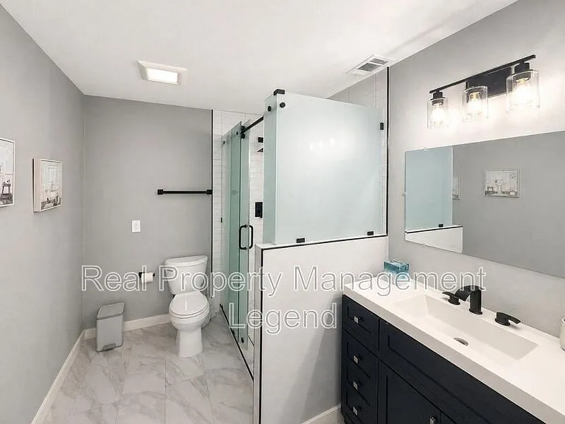 3 bed, 2.5 bath, 2111 sqft, $3,300 — Photo 3