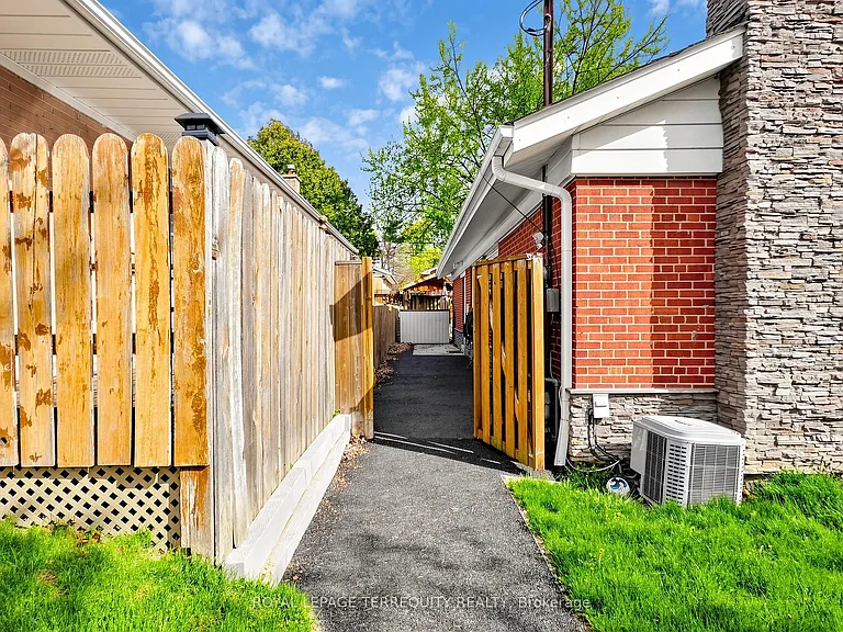 14 Hedges Blvd #LOWER — Photo 33
