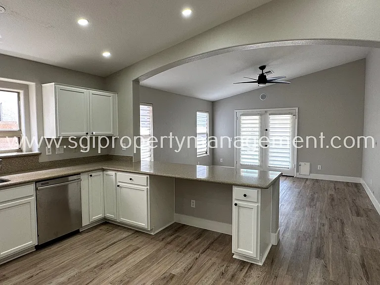 2523 W White Feather Ln — Photo 5