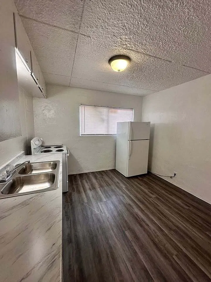 5214 Crane St — Photo 3