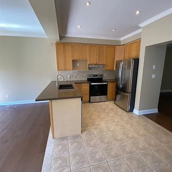 2460 Felhaber Cres — Photo 11