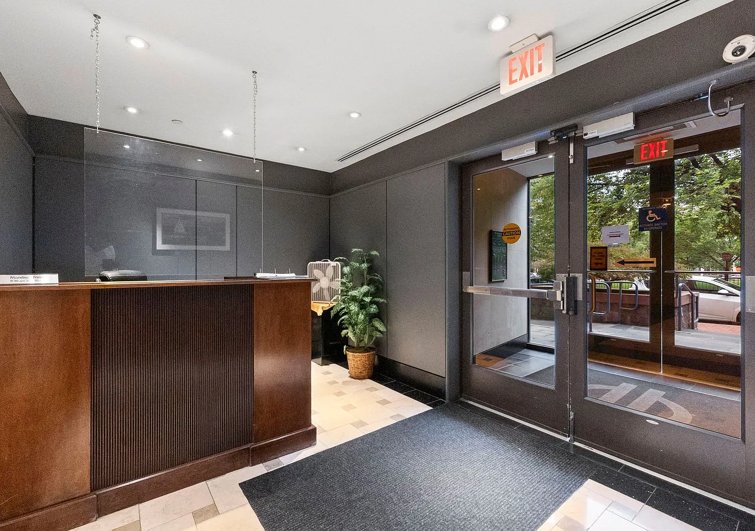 Modern Downtown DC Condo in Prime Logan Circle Location — Photo 3