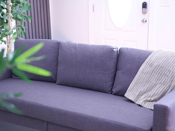 5th image of 1205 E 14 Mile Rd