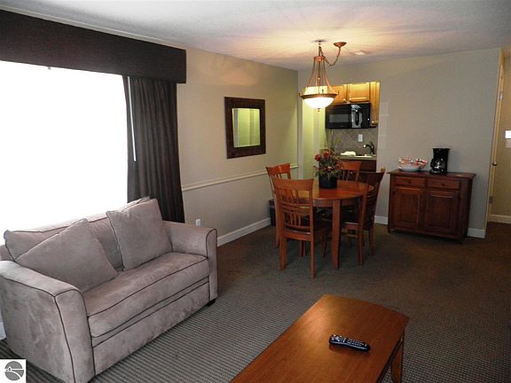 3rd image of 5042 Valleyway Dr