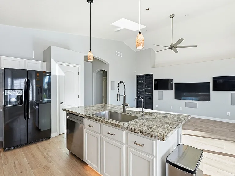 16404 S 46th Way — Photo 14