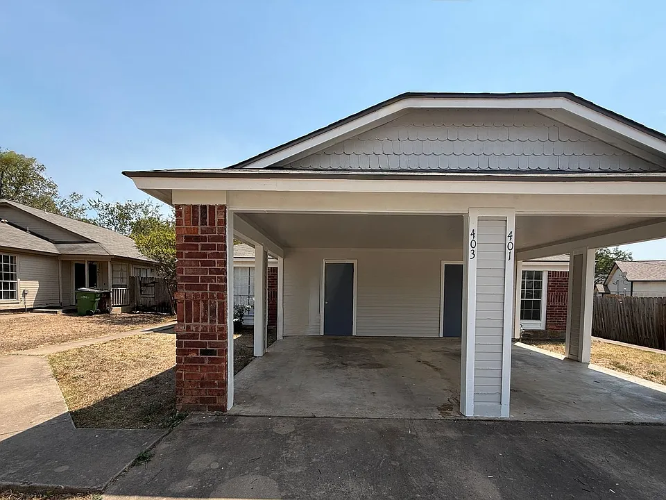 403 Country Aire Dr