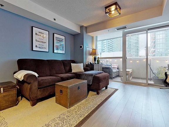 3rd image of 318 Richmond St W #714