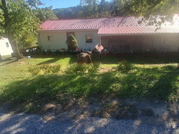 702 Dollar Ln, Bunker Hill, WV 25413