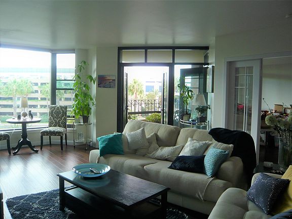 4th image of 500 W Harbor Dr Unit 406