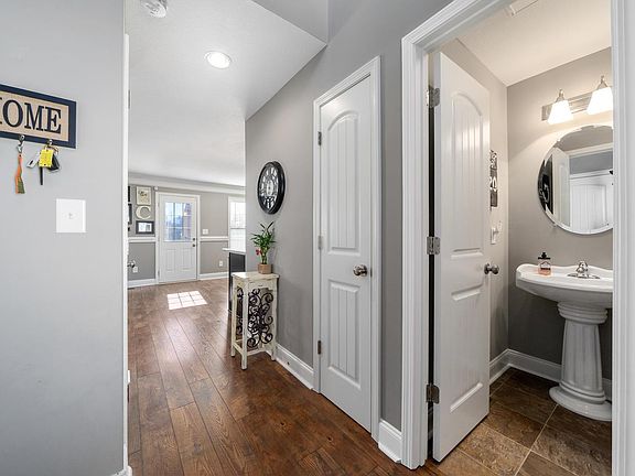 5th image of 565 Medallion Cir