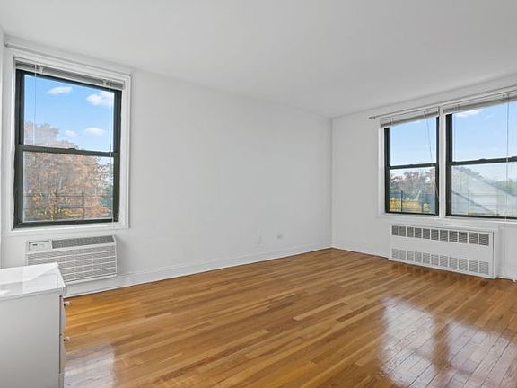 3rd image of 35-20 Leverich St #441