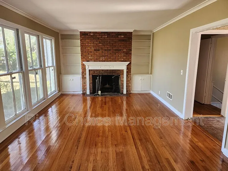 1097 Bolton Ct — Photo 4