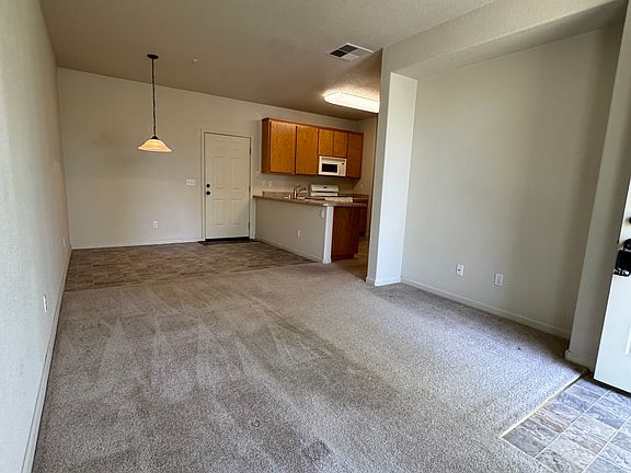3rd image of 444 Saunders Dr