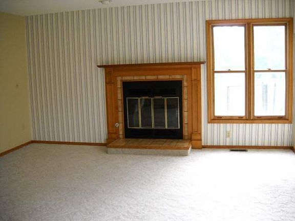 4th image of 3416 Fountain Lake Dr