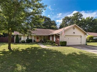 1102 N Raven Rd, Rogers, AR 72756