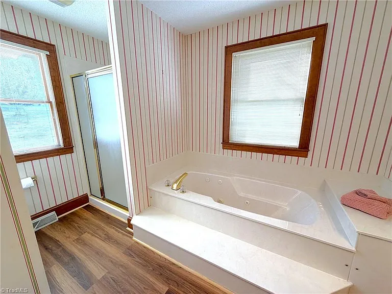5512 Winona St — Photo 8