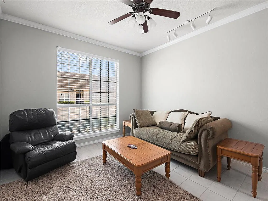 3 bed, 1278 sqft, $1,500 — Photo 2