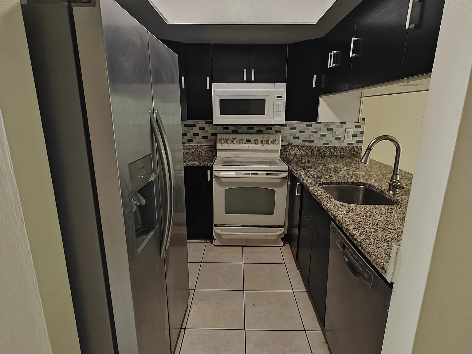 3 bed, 1125 sqft, $1,900 — Photo 4