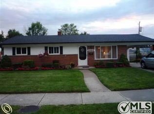 23212 Shoreview St, Saint Clair Shores, MI 48082
