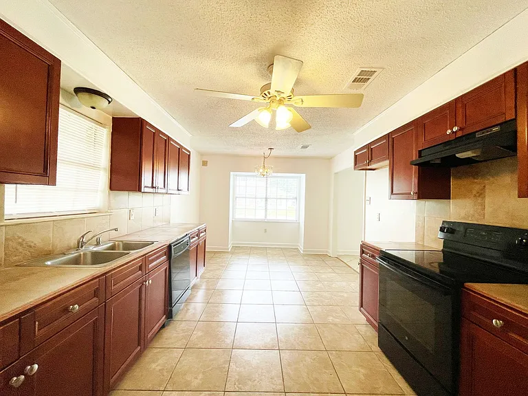 16405 Patton Ave — Photo 4