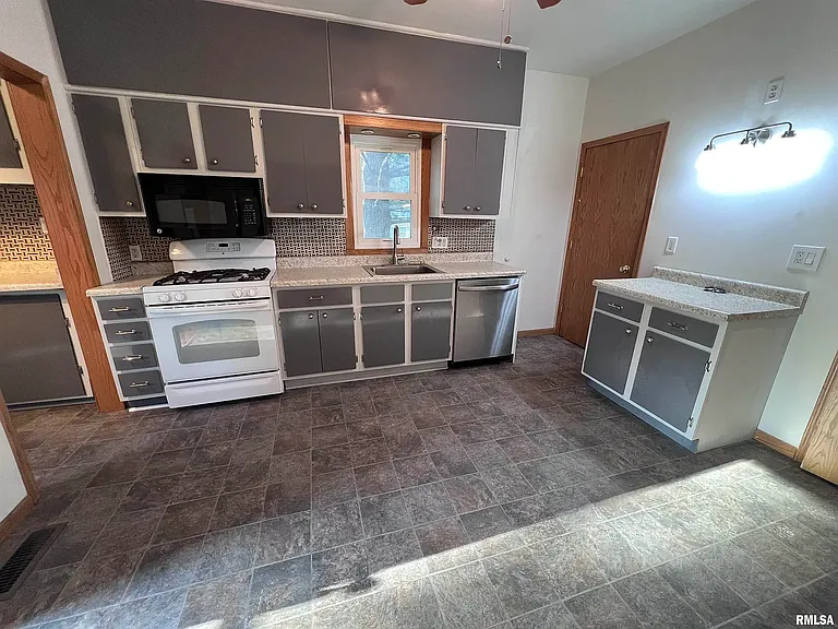 117 Hill Ave — Photo 11