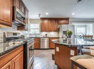 32 Beverly Ct, Bedford, TX 76022