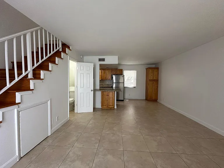 2705 NE 9th Ave — Photo 13