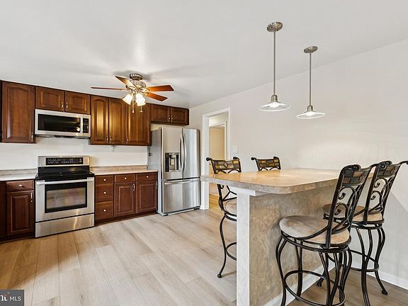 3rd image of 16501 Rolling Tree Rd