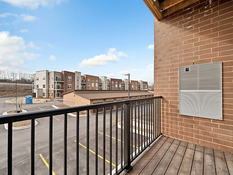 Lincoln Station Rowhomes — Photo 11