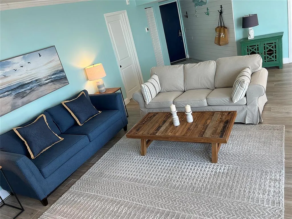 2 bed, 2.0 bath, 1315 sqft, $4,800 — Photo 4