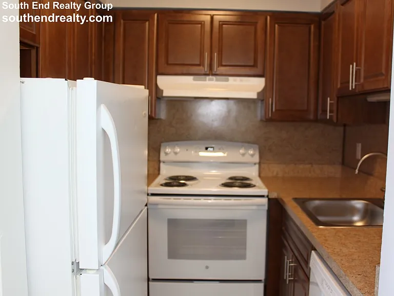483 E Broadway #8 — Photo 3