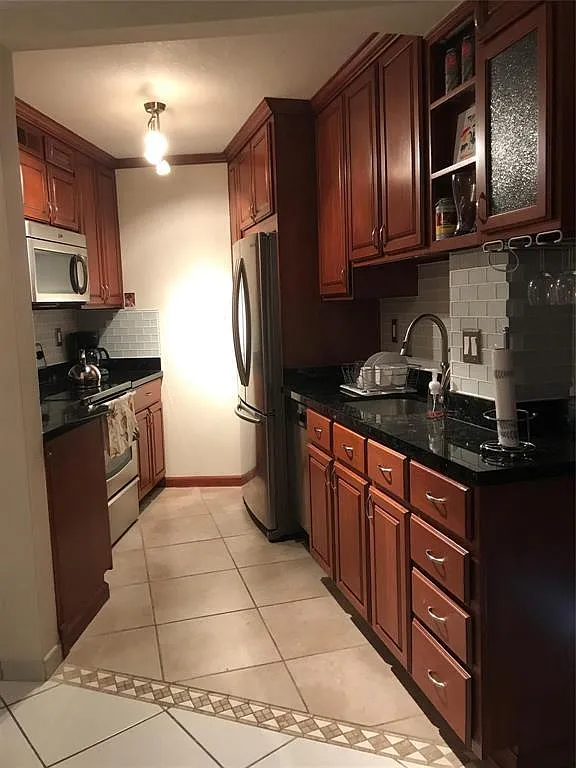 Building Photo - 2600 Collins Ave #401